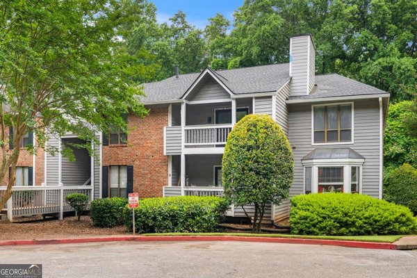 530 Warm Springs Circle, Roswell
