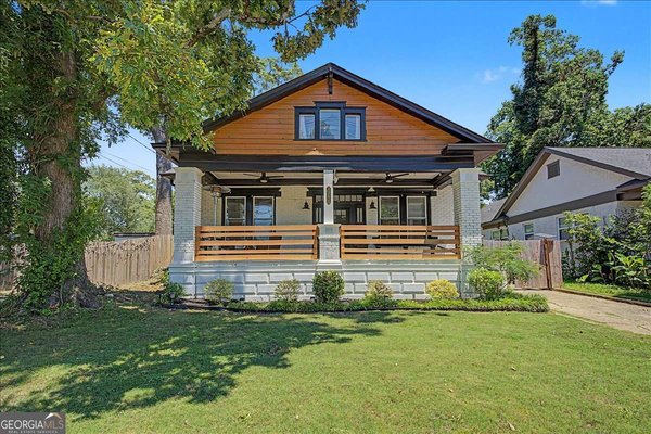 main picture of 3216 Dogwood Drive, Atlanta