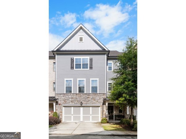 724 Henry Drive, Marietta