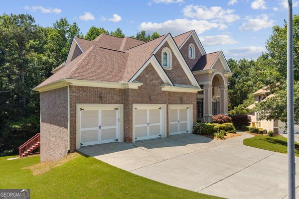 main picture of 2905 Ivy Hill Drive, Buford