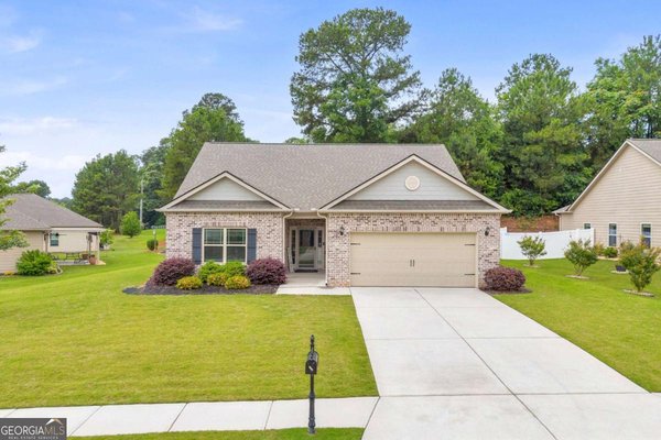 main picture of 817 Hidden Hollow Circle, Commerce
