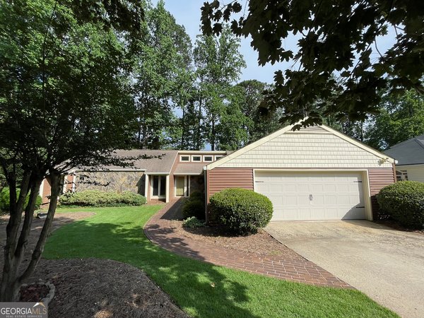 323 Larkspur Turn, Peachtree City