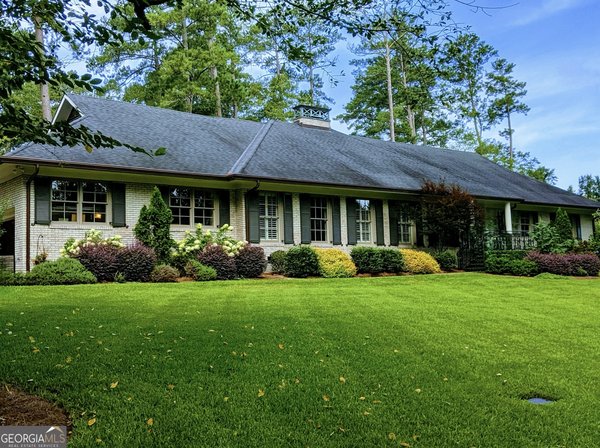 377 Old Club Road, Macon