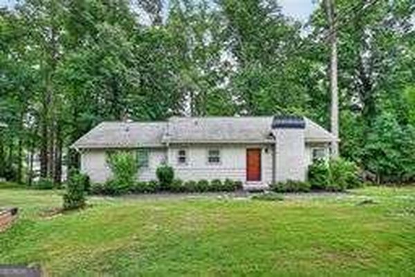 6321 Lakeview Drive Buford