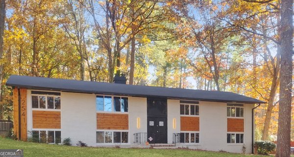 2541 Peyton Woods Trail, Atlanta