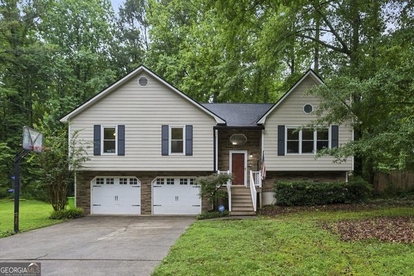696 Cades Cove Court, Austell