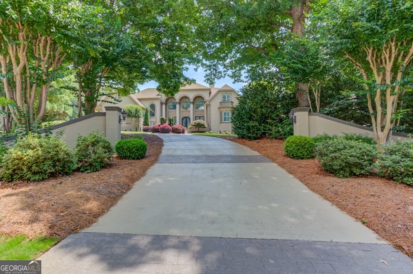 1905 Kathy Whitworth Drive, Braselton