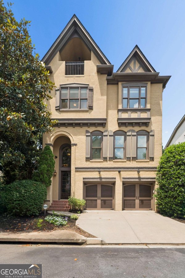 main picture of 1928 Saxon Valley Circle, Atlanta