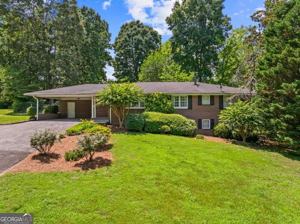 204 Sherwood Drive, Calhoun