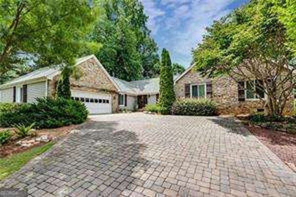 5265 Trowbridge Drive, Atlanta
