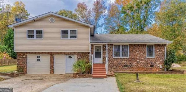 140 Creek Circle, Stockbridge