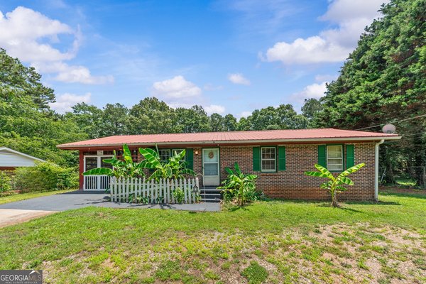 main picture of 564 Peters Street, Statham