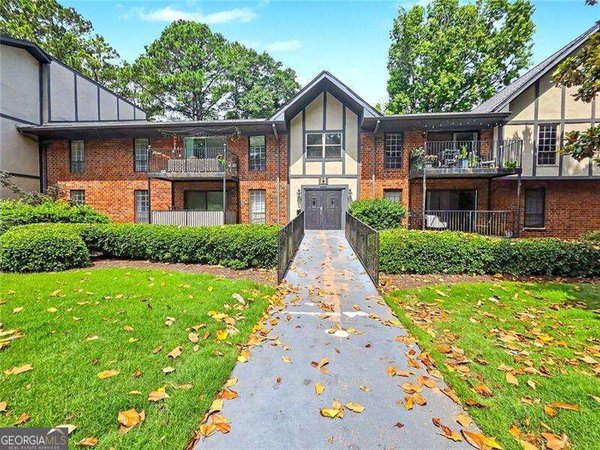 6851 Roswell Road, Atlanta