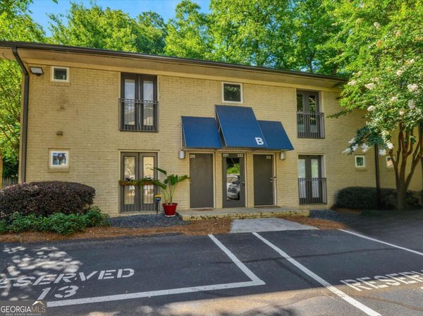 2023 Oakview Road, Atlanta