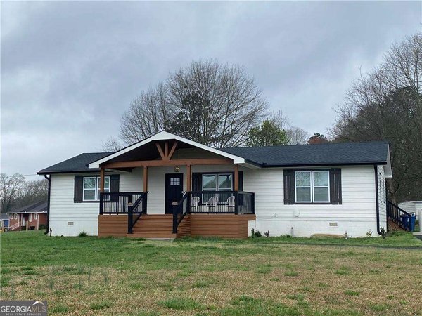 318 Willowwind Drive, Loganville