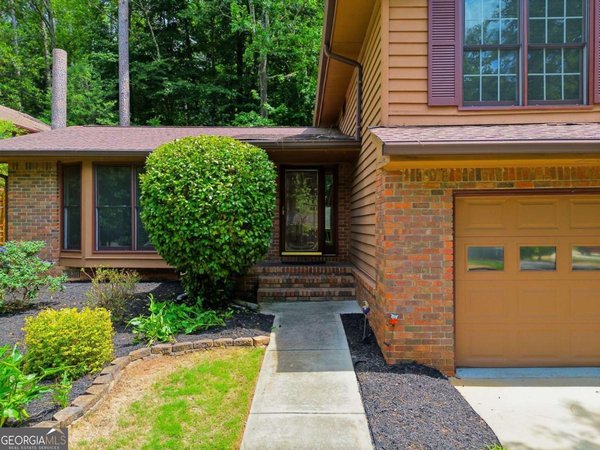 1170 Trailmore Drive Roswell
