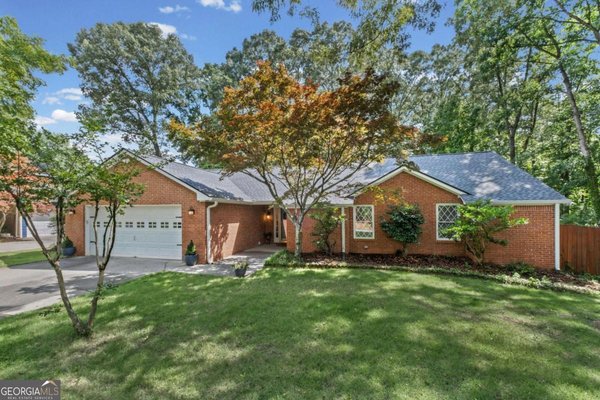 2665 Shadow Pine Drive, Roswell
