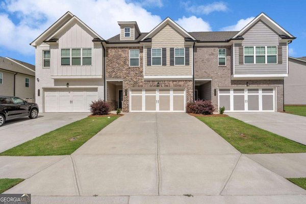 5064 Silver Fox Trail, Oakwood