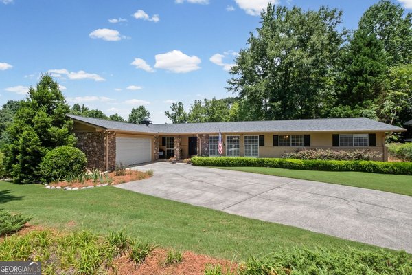 2730 Fontainebleau Drive Dunwoody