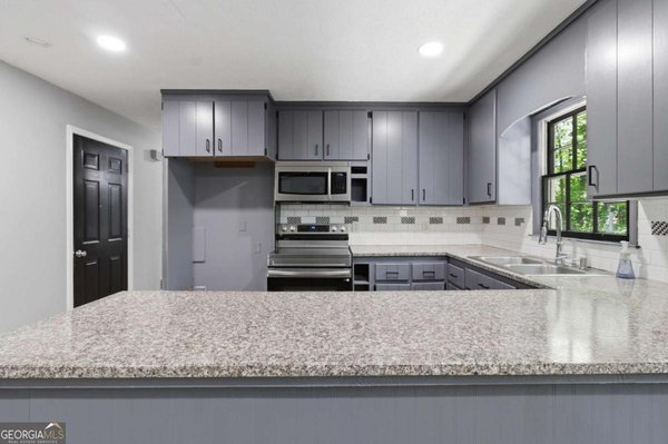 562 Hidden Hills Court, Marietta