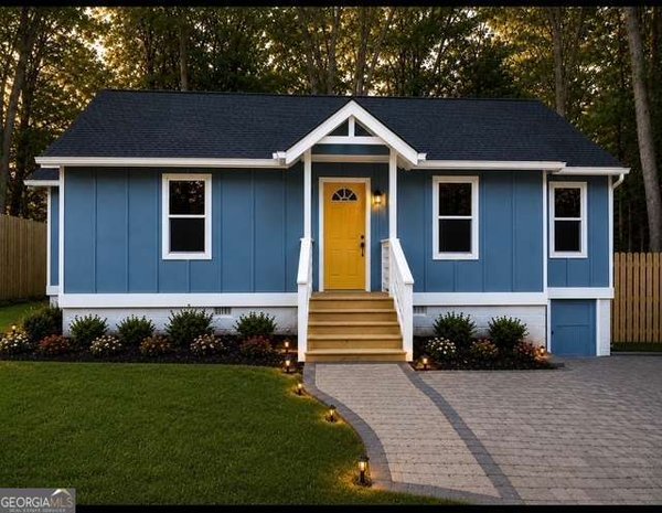 main picture of 687 Woods Drive, Atlanta