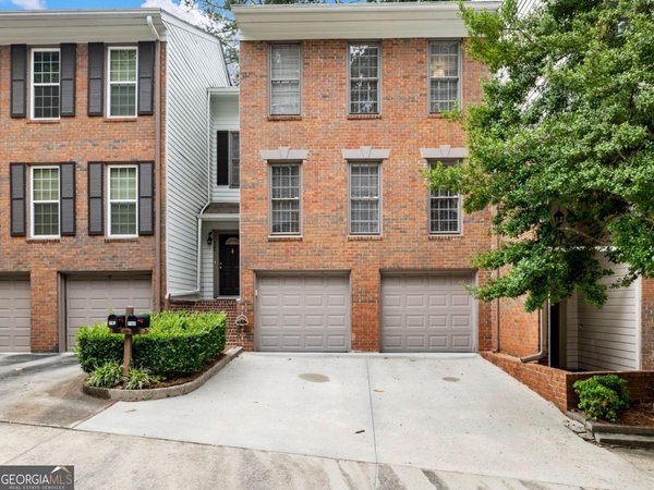 main picture of 702 Brandywine Circle, Atlanta