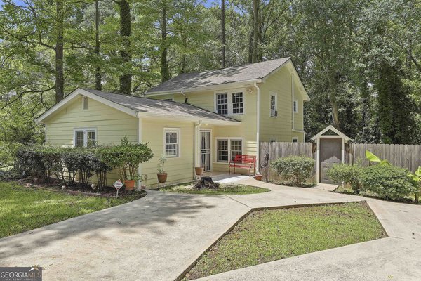 184 Fairview Drive, Fairburn
