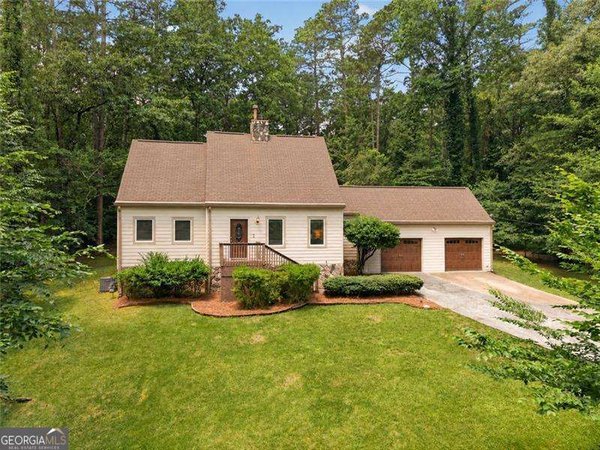 208 Nacoochee Drive, Woodstock