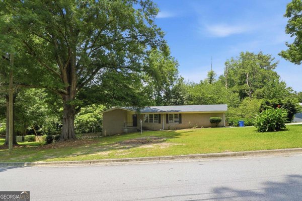 6735 Marlborough Circle, Atlanta