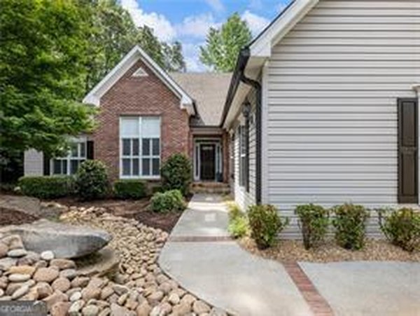main picture of 4857 Netherlands Place, Flowery Branch