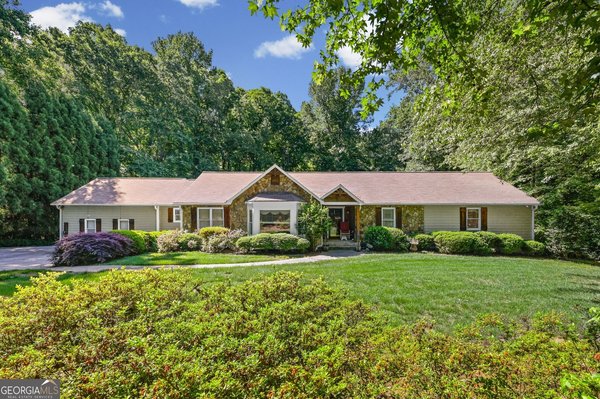 main picture of 1530 Woodstock Road, Roswell