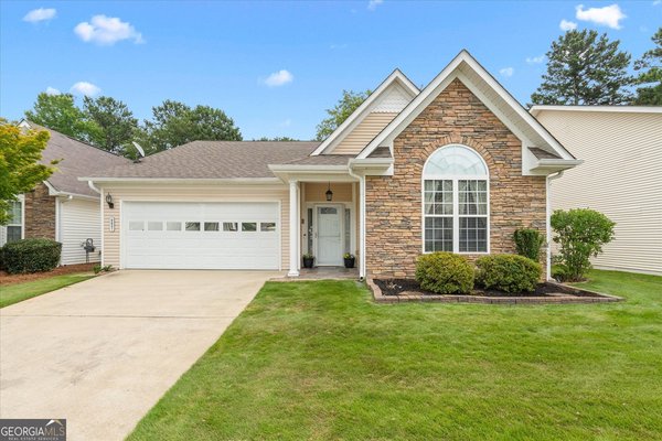 9821 Reflections Dr, Villa Rica