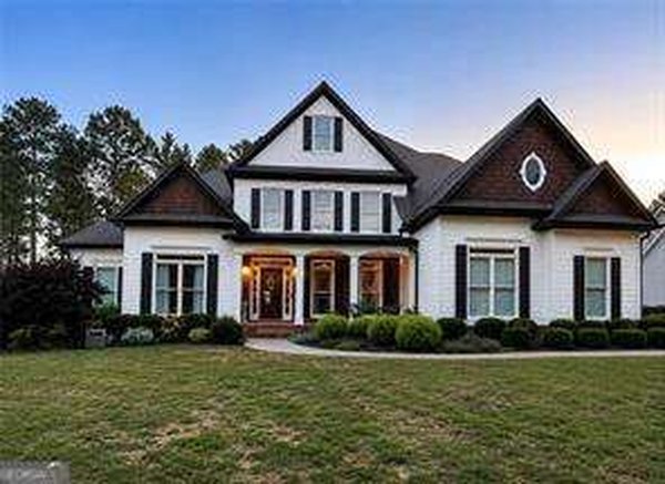 main picture of 6465 Valley Crossing Way, Cumming