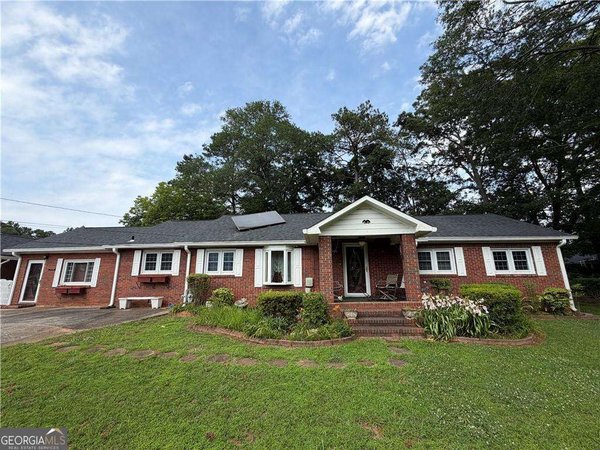 main picture of 401 Latimore Avenue, Buford