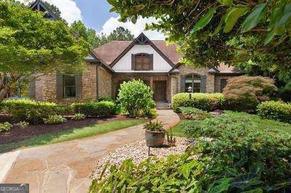 1900 Danforth Pointe Drive Marietta