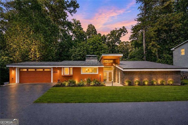 1989 N Ridgeway, Atlanta