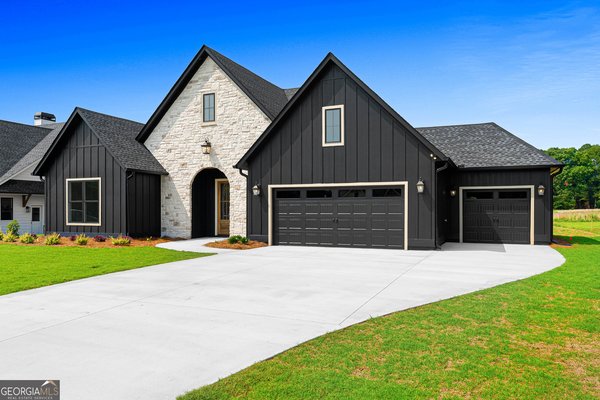 28 South Pointe Drive, Hartwell