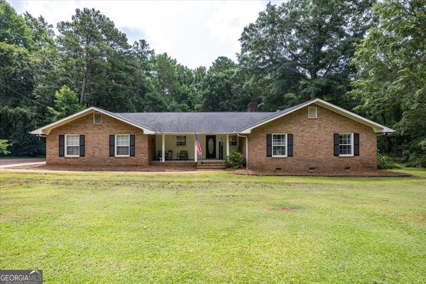210 Newton Drive, Forsyth