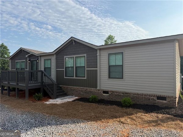 654 Robertson Loop Road, Clarkesville