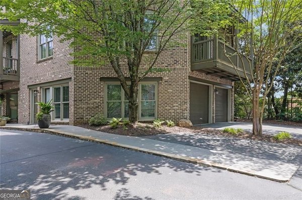 120 Green Oak Drive, Roswell