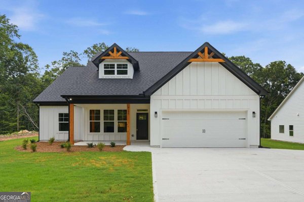main picture of 9130 Lisa Circle, Gainesville