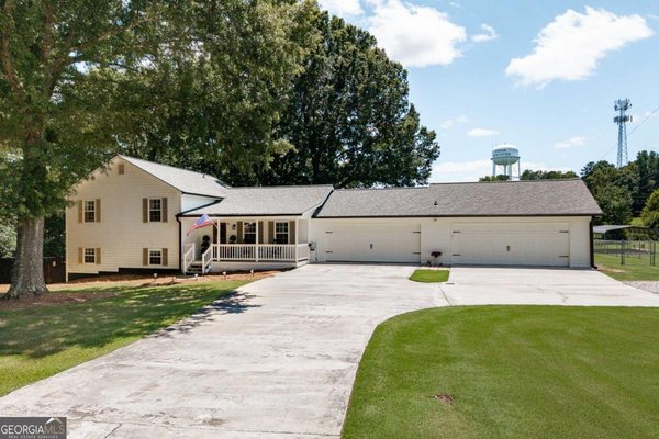 main picture of 483 Whispering Oaks Drive, Statham