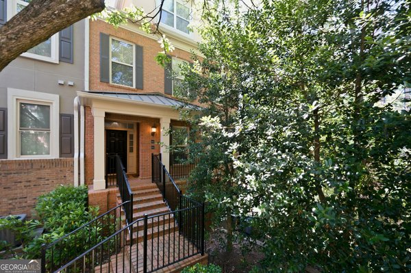main picture of 841 Perimeter Walk, Dunwoody