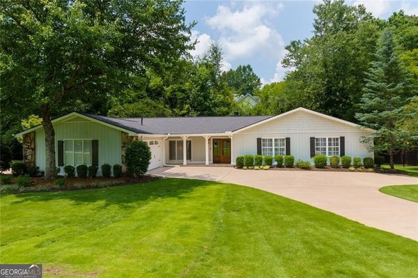 815 Fairfield Drive Drive, Marietta