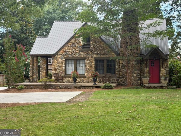 607 College Street Cedartown
