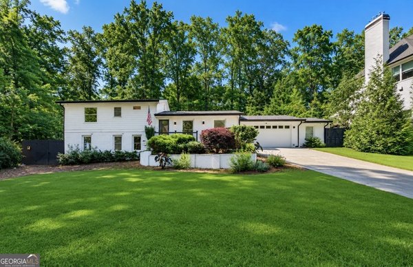 Picture of Neighborhood MOUNTAIRE in Sandy Springs, GA