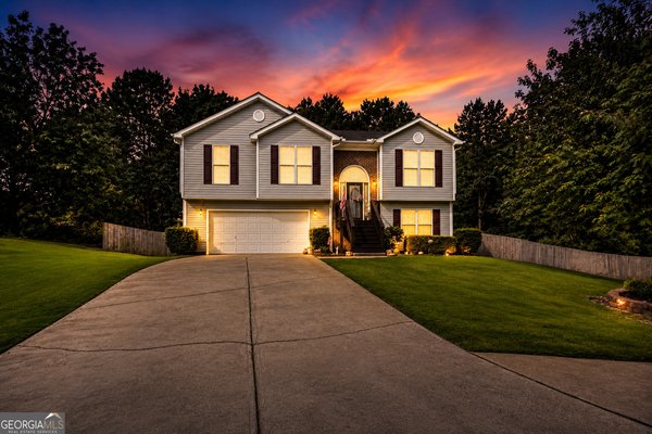 323 Natchez Circle, Winder