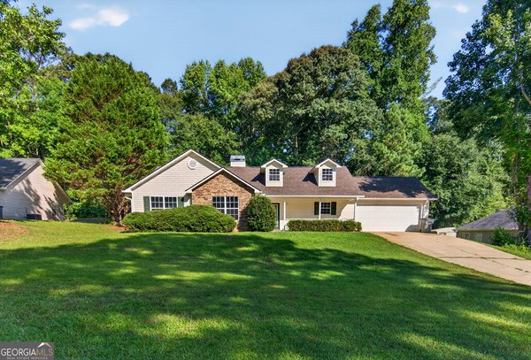 320 Old Pond Road, Lagrange