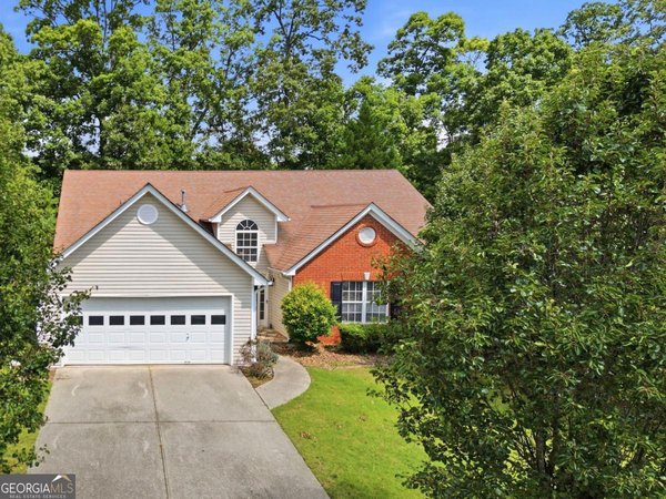 main picture of 1565 Heatherton Road, Dacula