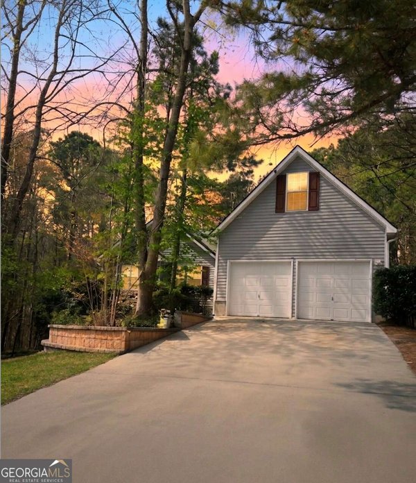 main picture of 2072 Amberly Crossing Lane, Dacula